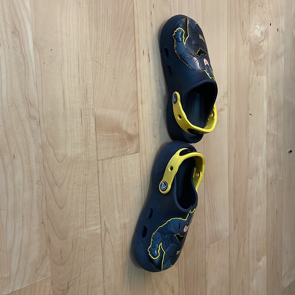 Batman Crocs - Picture 2 of 7
